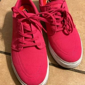 Hot pink women’s size 9 Nike sneakers.